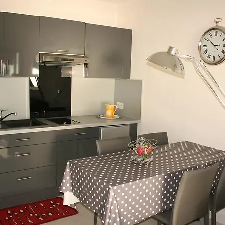 Le Chantilly 3 Apartment *
